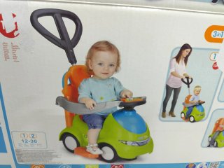 Coche correpasillos infantil verde y azul