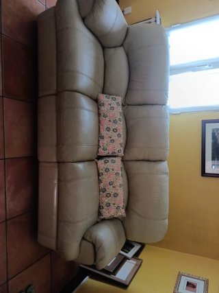 Sofá beige de piel