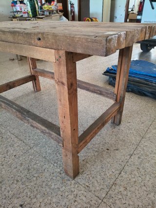 Mesa de madera maciza rústica