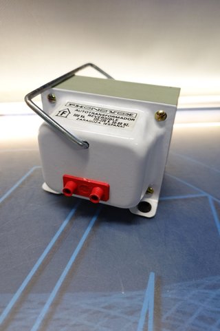 AUTO TRANSFORMADOR ELÉCTRICO PHONOVOX REVERSIBLE 500 va