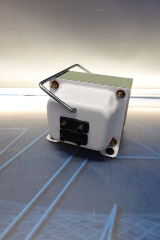 AUTO TRANSFORMADOR ELÉCTRICO PHONOVOX REVERSIBLE 500 va