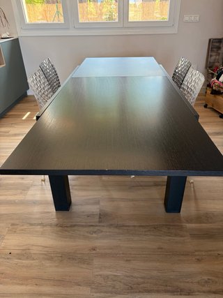 Mesa de comedor de madera