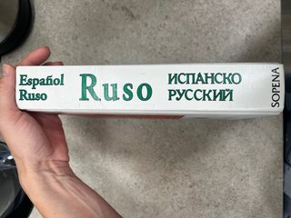 Diccionario español-ruso en muy buen estado.