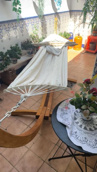 Hamaca de tela y madera