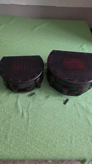 Juego Maletines Negro y Rojo