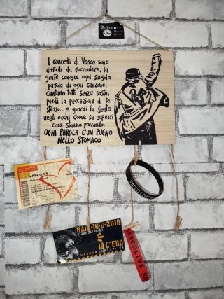 Appendi foto in legno Vasco Rossi