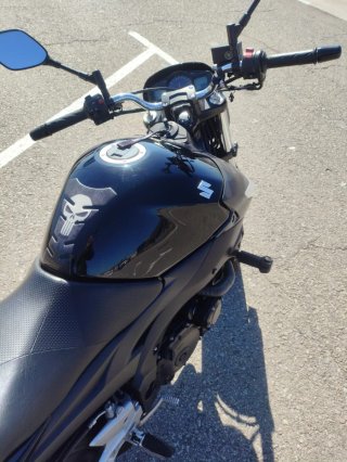 Suzuki GSR 600 Negra Edición Especial