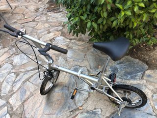 Bicicleta plegable plateada