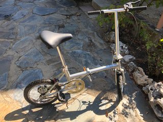 Bicicleta plegable plateada