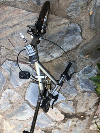 Bicicleta plegable plateada