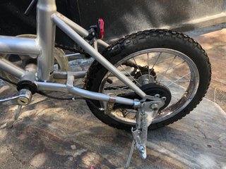 Bicicleta plegable plateada