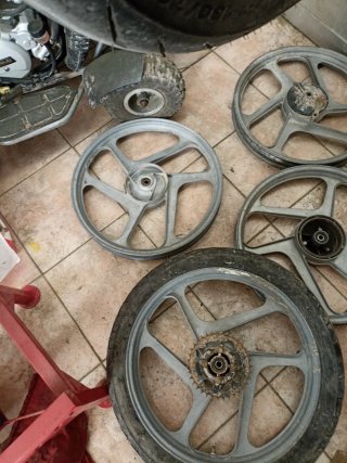 Llantas Derbi Variant Star Grises