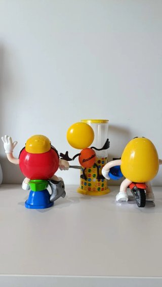 Muñecos M&M's,Lacasitos. moto,piragua,dispensador