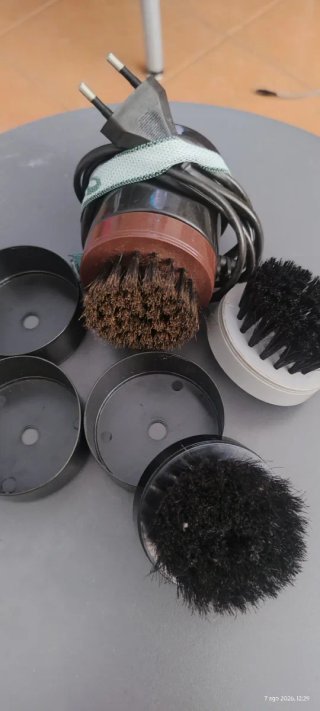 Aparato para limpiar zapatos eléctrico