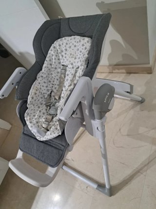 Trona Jane Milá prácticamente nueva y en su caja.