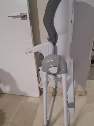 Trona Jane Milá prácticamente nueva y en su caja.