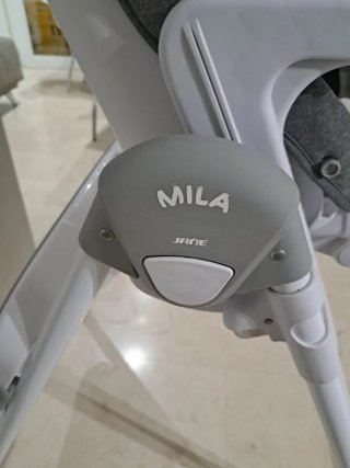 Trona Jane Milá prácticamente nueva y en su caja.