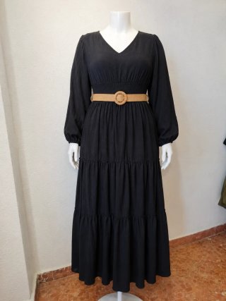 Vestido largo negro fluido con cinturón