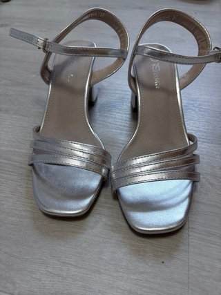 Sandalias de tacón plateadas/champán – Talla 37