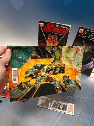 ASTONISHING X MEN VOL 1 completa (1 al 12) y VOL 2  1 al 9, faltan 4 números