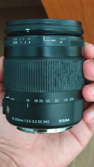 Sigma 18-200mm f/3.5-6.3 DC Macro OS HSM