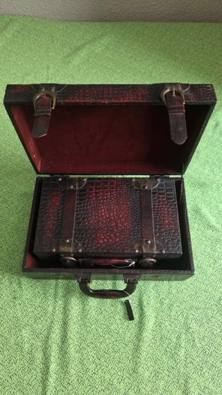 Juego de maletines negro y rojo