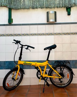 Bicicleta Moma color groc. Edició especial Ricola.