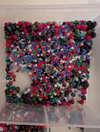 Caja de perlas y accesorios para bisutería