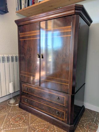 Armario clásico madera TV