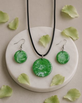 Conjunto Pendientes y Colgante Negro/Dorado