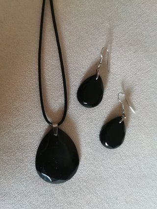 Conjunto Pendientes y Colgante Negro/Dorado