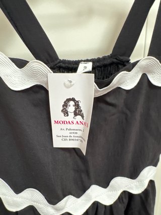 Vestido Negro con Detalles Blancos
