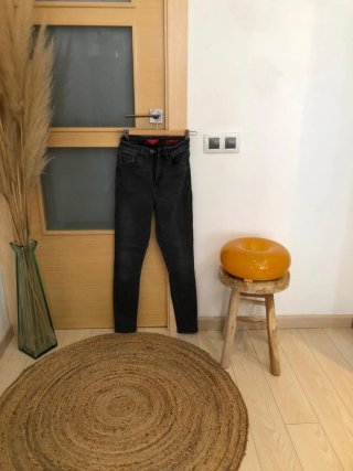 Pantalones Guess grises skinny
