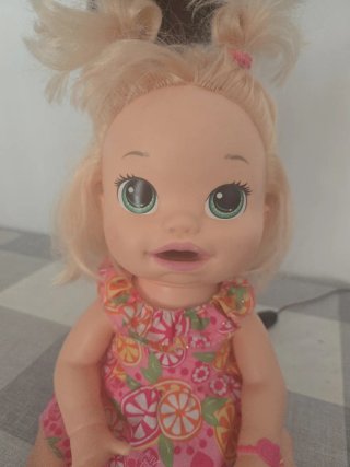 Muñeca Baby Alive con accesorios. Sarita comiditas
