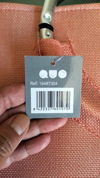 Cesto para la colada rosa con asas