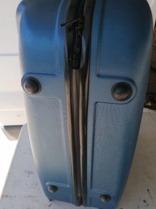 Maleta azul de viaje