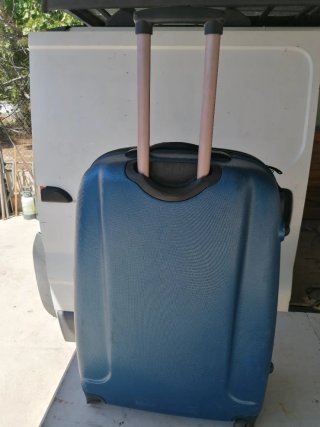 Maleta azul de viaje