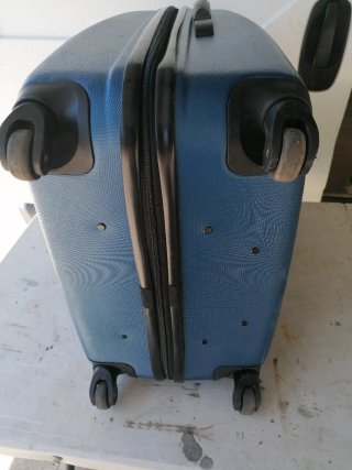 Maleta azul de viaje