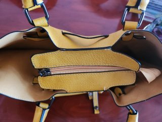 Set 2 Bolsos color mostaza. Polipiel "blandita".