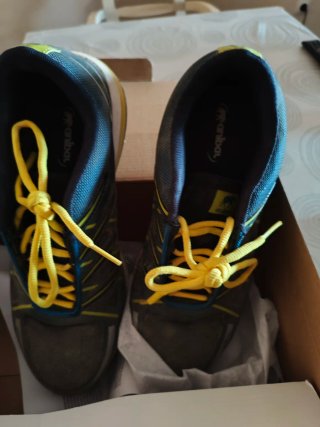 Zapatos de seguridad Anibal negros y amarillos