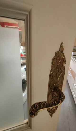 Puerta madera con 3 cristales