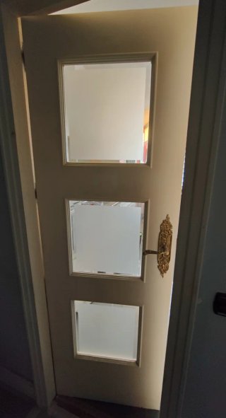 Puerta madera con 3 cristales
