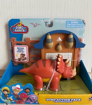 Dino Ranch Triceratops Action Pack