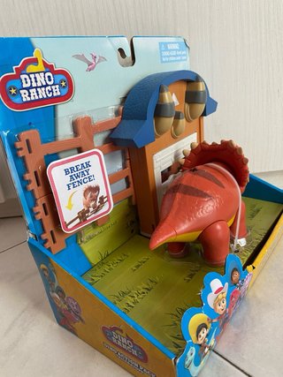 Dino Ranch Triceratops Action Pack