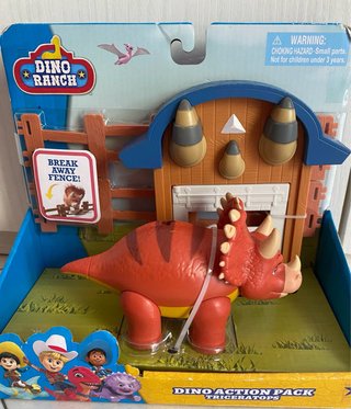 Dino Ranch Triceratops Action Pack