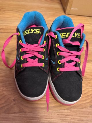 Zapatillas Heelys con ruedas negras y rosas