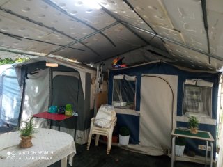 Caravana fija en camping