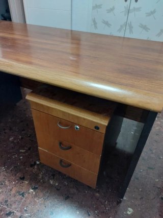 Mesa despacho clásica madera maciza