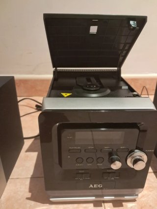 Mini equipo de música AEG, CD y Radio