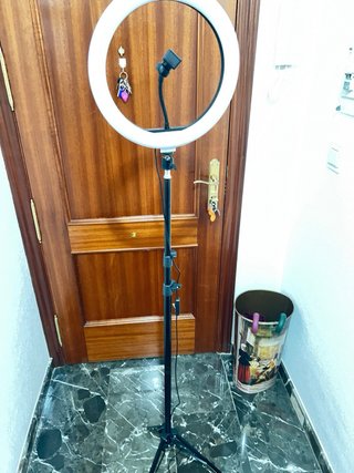 Aro de luz LED con trípode